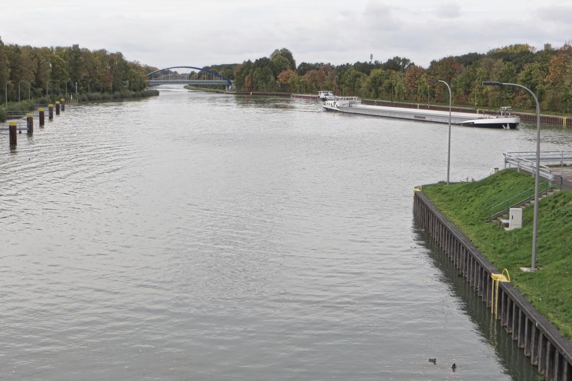 Blick auf Hafenbecken Schleuse Ahsen